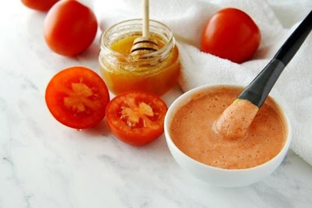 Mặt nạ cà chua giúp làm sáng da và tẩy tế bào chết