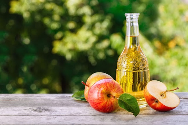 Giấm táo có đặc tính kháng khuẩn và cân bằng độ pH tự nhiên cho làn da