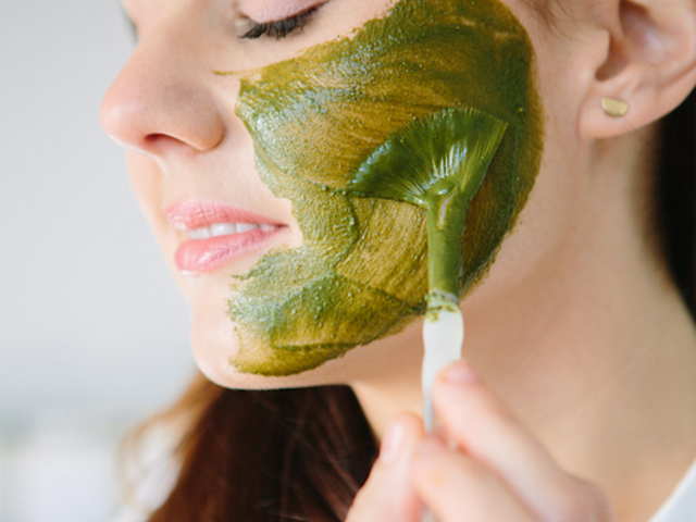 Chỉ nên trị nám bằng rau mồng tơi 2 - 3 lần mỗi tuần