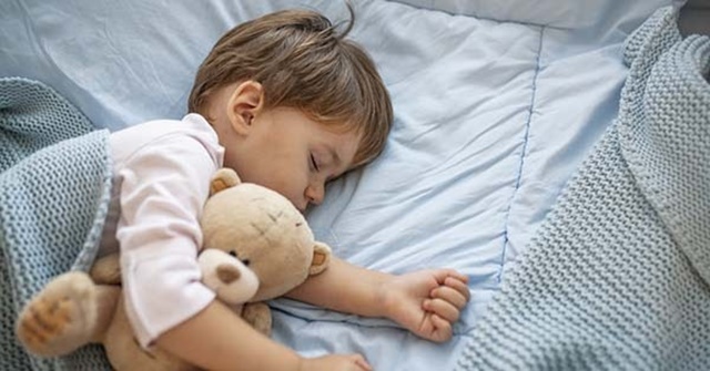 Giấc ngủ tác động khoảng 25% sự phát triển chiều cao của trẻ