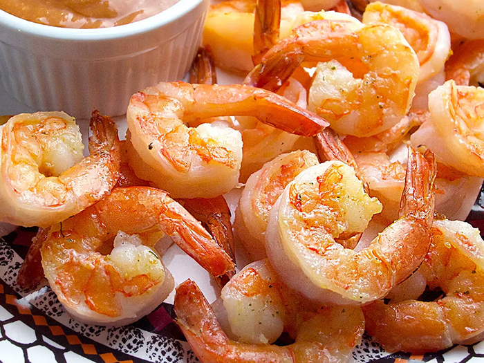 Tôm chứa nhiều canxi và vitamin D có lợi cho xương