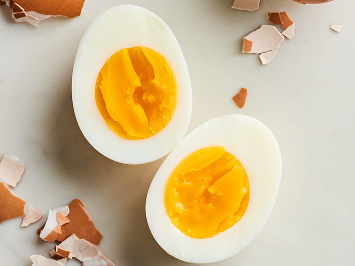 Một lòng đỏ trứng chứa 37 IU vitamin D